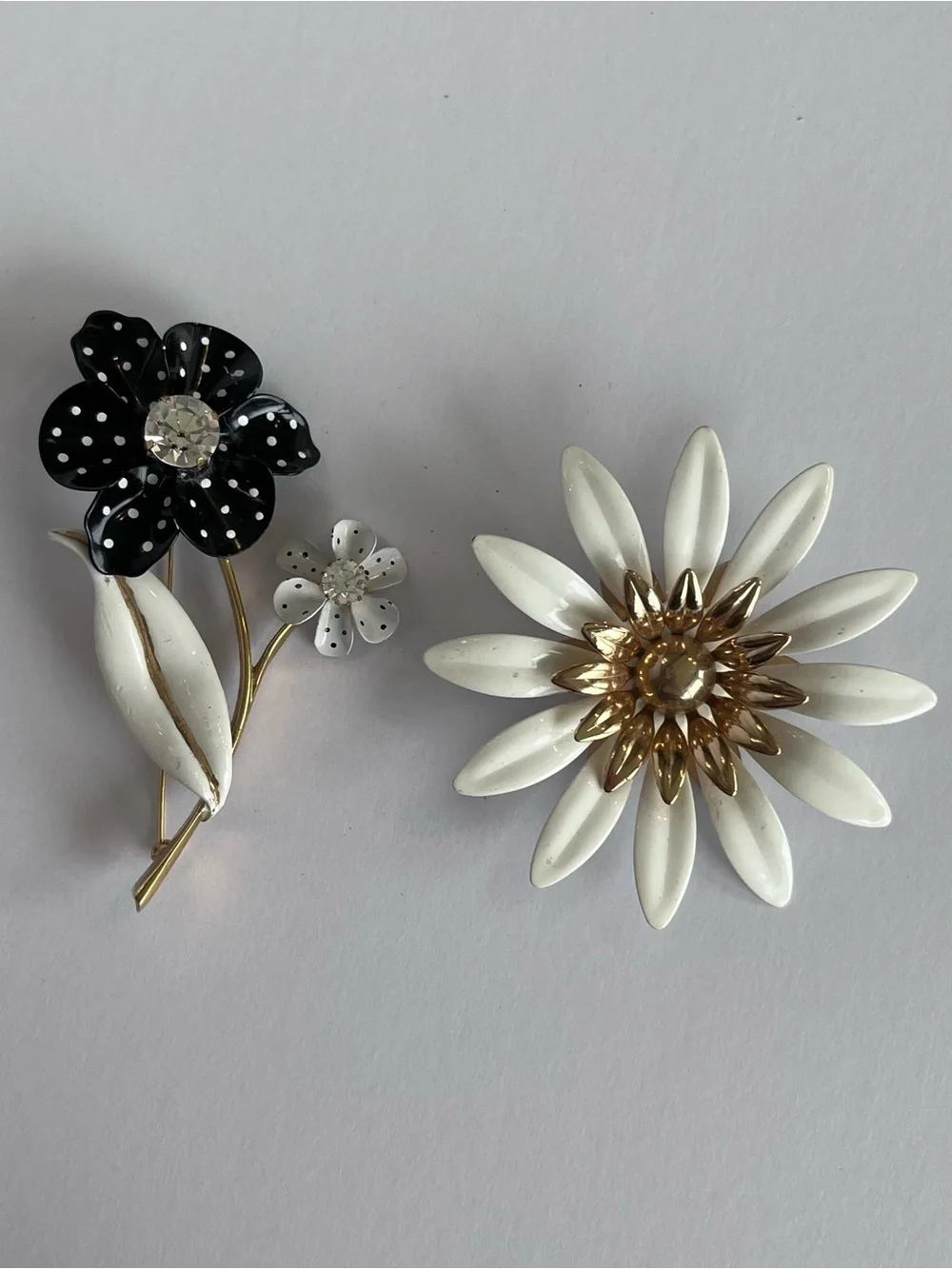 Large Flower Brooch Pin Set of 2 Black White Ivory Gold Tone Avon Sara Coventry